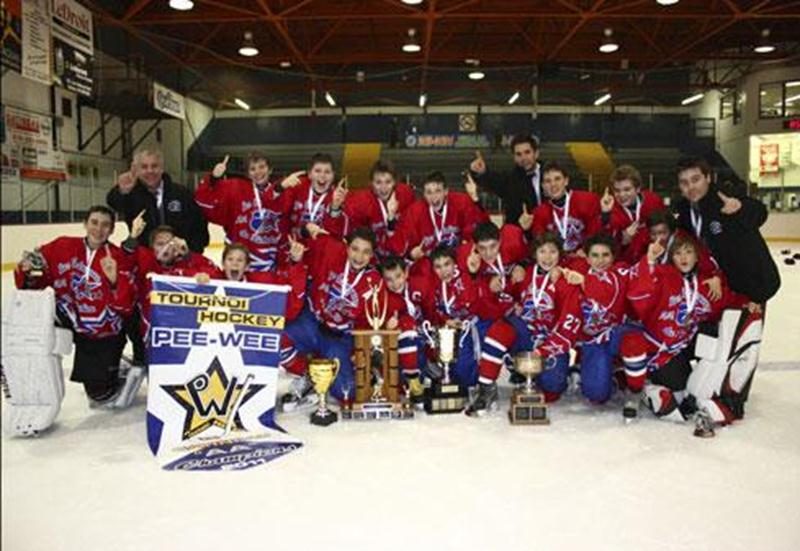 Les Éclaireurs du Richelieu pee-wee AA ont soulevé le trophée du tournoi provincial de Gatineau, le 27 novembre. Ils ont vaincu les Conquérants des Laurentides au compte de 3-2 en finale, terminant ainsi sur une note positive leur parcours impeccable de cinq victoires en autant de parties. L'équipe dirigée par Jasmin Bilodeau (entraîneur-chef), François Lemieux et Michael Beaulieu (adjoints) est composée d'Antoine St-Amand, Christian Lecompte, Samuel Paquette, William Labbé, Danovick Pitre, Anth