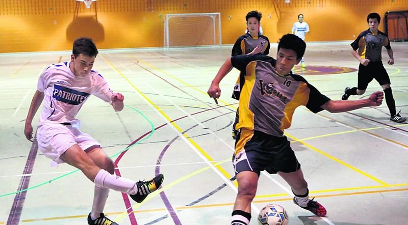 L’équipe de l’ESSJ en classe cadet masculin sera l’une des deux représentantes maskoutaines au championnat provincial scolaire de soccer intérieur. Photo Robert Gosselin | Le Courrier ©