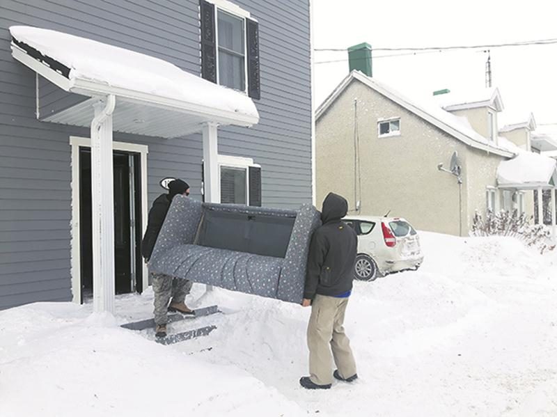 Selon Manuel Philibert-Dubois, déménager en hiver n’est pas plus compliqué que de le faire en été, au contraire! La qualité du travail d’équipe y est pour beaucoup. Photo Annie Blanchette