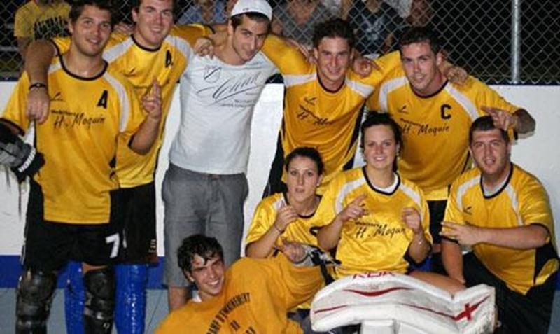 L'équipe de dek hockey mixte Mobiliers H. Moquin a conclu une excellente saison estivale avec trois participations à des finales, dont deux se sont soldées par des victoires, à Laval et à Saint-Hyacinthe. L'équipe dirigée par Jean-Louis Lacasse a également été parmi les équipes de tête en classe B durant toute la saison, dans la ligue de dek hockey maskoutaine.
