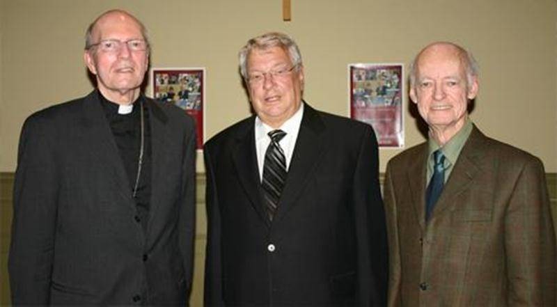 La Fondation du diocèse de Saint-Hyacinthe tente de ramasser 300 000 $ cette année. Sur la photo, de gauche à droite, l'évêque Mgr François Lapierre, le président d'honneur de la campagne 2011, Claude Saint-Germain, et le directeur général de la fondation, Jacques Bilodeau.