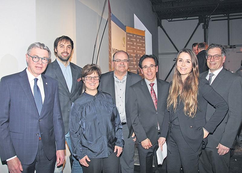Sur la photo, de gauche à droite, le maire de Saint-Hyacinthe, Claude Corbeil; Raphael Hubert, cofondateur de Jus Dose; Isabelle Eysseric, nouvelle directrice générale d’Industrie Gastronomique Cascajares; René Lallier, président de Biovet; Bernard Forget, président de Saint-Hyacinthe Technopole; Genevieve Brousseau Provencher, cofondatrice de Jus Dose; et André Barnabé, directeur général de Saint-Hyacinthe Technopole.
