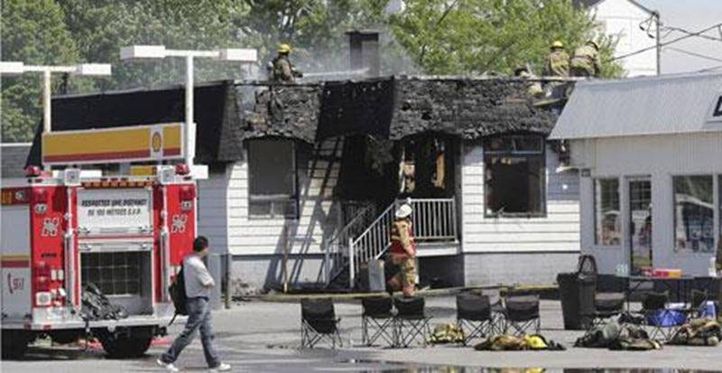 Selon les constatations des pompiers, une cuisinière laissée en marche serait en cause dans cet incendie qui a détruit une maison du boulevard Laurier Est.