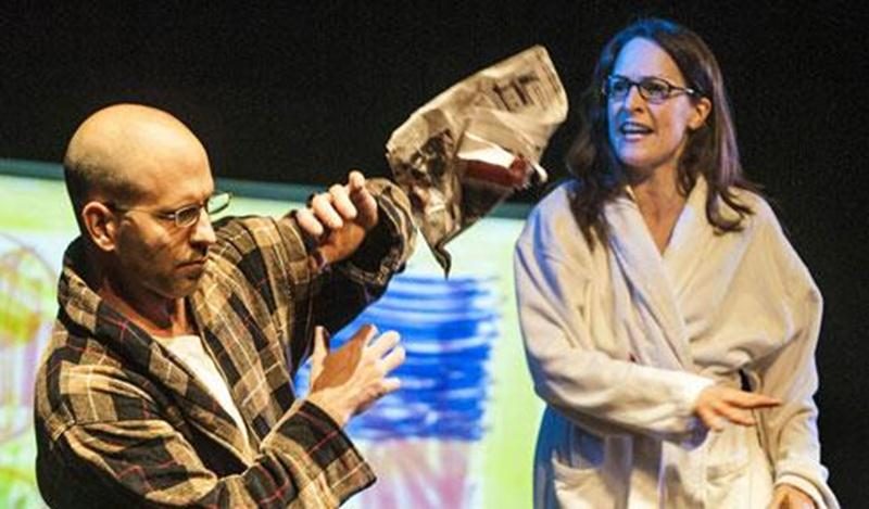 La pièce <em>Enfantillages</em> écrite par François Archambault est en tournée au Québec jusqu'en mai.