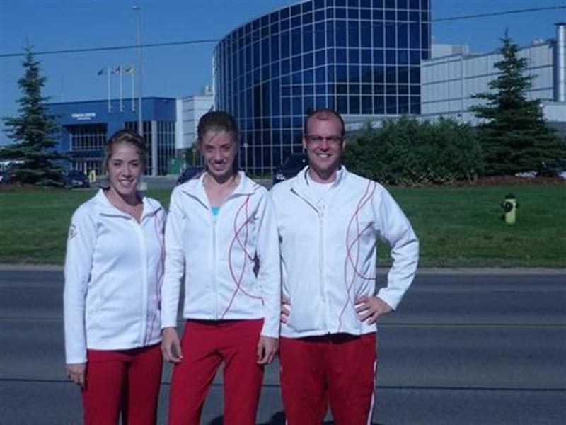 Mélanie et Amélie Pietroniro-Savoie, du Club Gymnaska-Voltigeurs, ont pris part à la Canada Cup, qui avait lieu en Alberta du 28 au 30 juillet. Elles étaient accompagnées par leur entraîneur, Sébastien Rajotte. Évoluant avec sa partenaire Karine Dufour, Mélanie a récolté le bronze en trampoline synchronisé. Au trampoline individuel, elle a pris le 8<sup>e</sup> rang sur 20 athlètes lors des préliminaires et le 7<sup>e</sup> après les finales. Il ne manquait que 0,055 point à son excellente routi