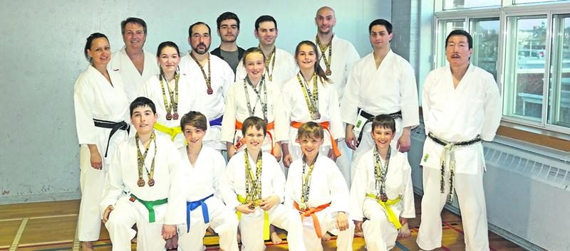 Sur la photo, on retrouve à l’avant Philippe Gariépy, Ulysse Desmarais, Gabriel Ouellet, Alexis Dionne, Antoine Mathieu et sensei Yutaka Katsumata. À l’arrière, l’instructrice Lucie Hébert, l’instructeur en chef Ricardo Ferro, Marie-Ange Gariépy, Éric Gariépy, Marc-Antoine Dubuc, Laurimai Lafond, Gabriel Desmarais, Vélina Ouellet, Simon Roy et l’instructeur Steven Rousseau. Photo Courtoisie