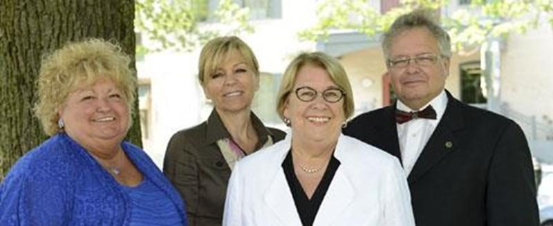 Les membres de l'Alliance supralocale pour la solidarité : Lucie Tétreault, vice-présidente de la CDC; Lise Pouliot, directrice générale du CSSSRY; Francine Morin, préfet de la MRC des Maskoutains; et Daniel J. Laplante, coprésident du Comité régional de concertation Lutte contre la pauvreté.