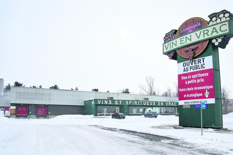 Vin en Vrac disparaitra du paysage maskoutain pour laisser sa place à Brasseurs du Monde qui emmenagera dans la bâtisse industrielle située sur la rue Picard et pourrait y aménager un resto-bar. Photo François Larivière | Le Courrier ©