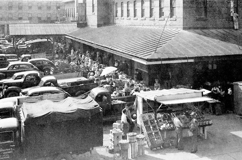 Scène de marché à la fin des années 1940, tiré de « Un avenir prometteur pour l’industrie – Saint-Hyacinthe à proximité de Montréal » non daté, page 35.