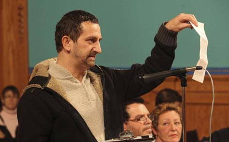 Patrick Ney, qui avait déposé une pétition contre l'harmonisation à la séance du conseil municipal du 5 décembre 2011, est de retour dans le dossier.