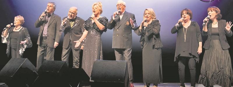 Un des grands moments de la Tournée des idoles, pour Michèle Richard, était de voir 18 000 personnes attentives devant une scène extérieure, en plein soleil.  Photo courtoisie