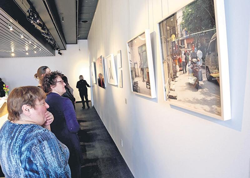 La collection d’œuvres d’art visuel contemporain du Cégep de Saint-Hyacinthe compte une douzaine de nouveautés, dont ces deux photographies de l’artiste Kim Waldron.