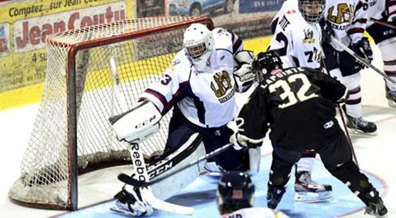 Philippe Lapointe a inscrit le premier but de la saison pour les Gaulois dans la partie contre les Grenadiers de Châteauguay samedi.