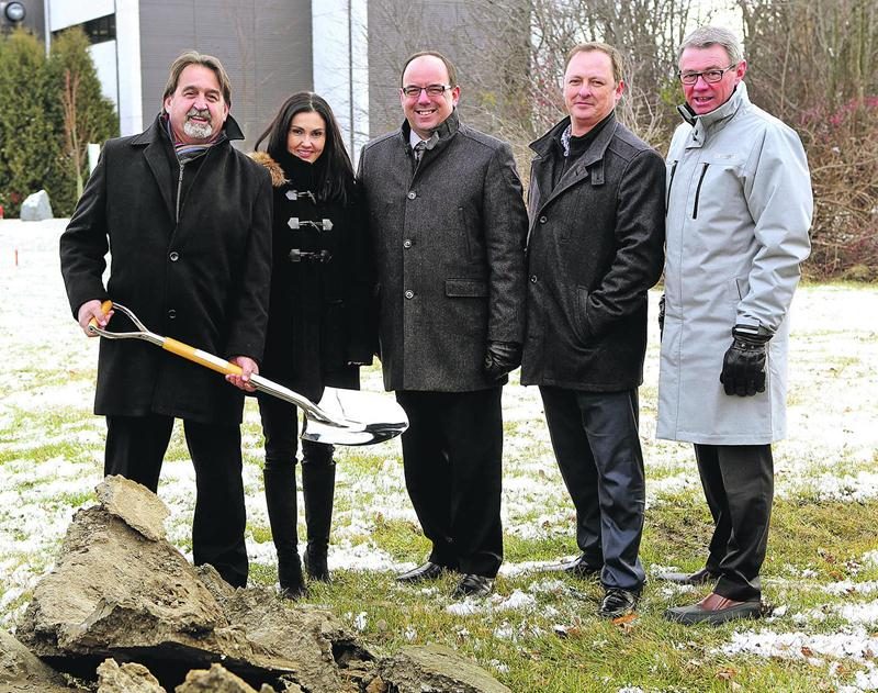 La construction du nouveau complexe sportif et de génie civil du Cégep de Saint-Hyacinthe sera complétée en juin. Photo Robert Gosselin | Le Courrier ©