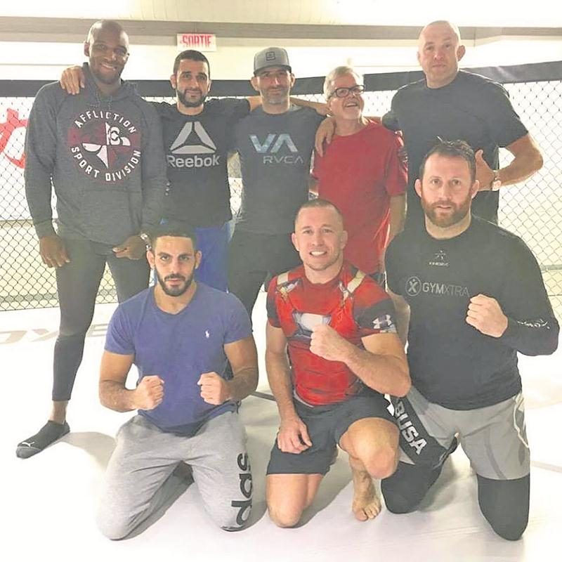 Francis Charbonneau (au bas, à droite) s'est entraîné avec Georges St-Pierre à plusieurs reprises en octobre en prévision du retour à la compétition de l'ancien champion de l'UFC. Photo Facebook