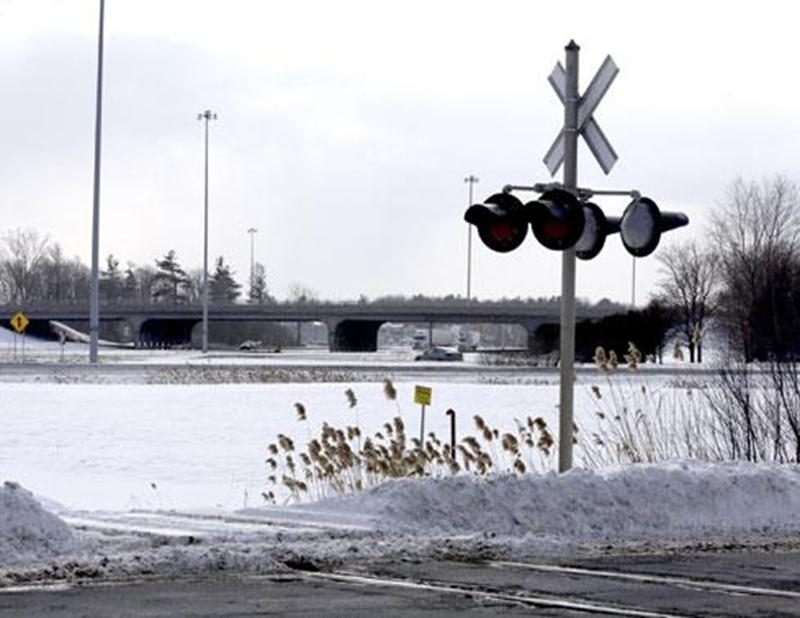Les fondations d'un pont d'étagement ferroviaire sur l'autoroute 20 seront coulées pendant la reconstruction du pont Laframboise.