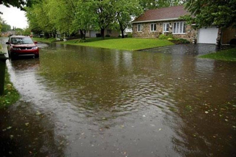 Les rues d'un secteur de Saint-Hyacinthe chevauchant les districts Douville et Hertel-Notre-Dame sont fréquemment affectées par des inondations et des refoulements d'égouts.