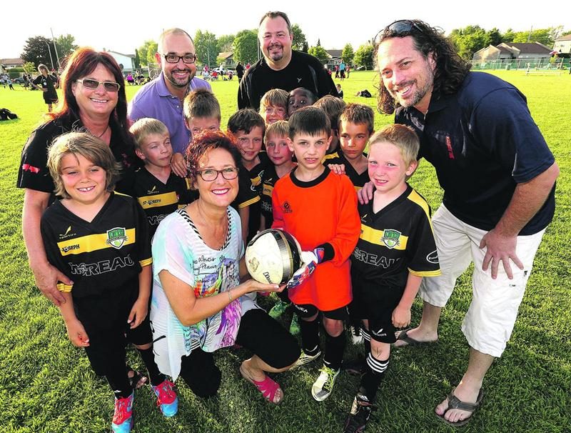 Johanne Brabant, courtier immobilier agréé, assurait la présidence d’honneur du tournoi pour une deuxième édition consécutive.Photo Robert Gosselin | Le Courrier ©