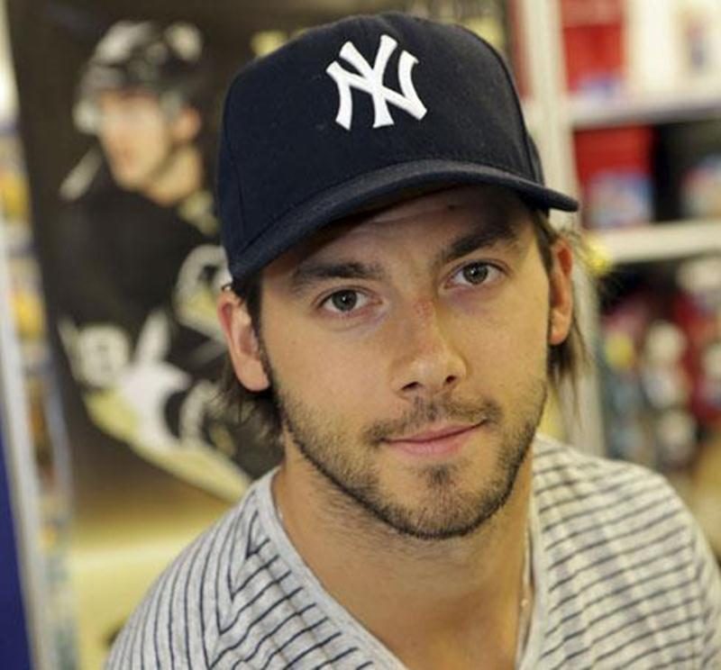 Plusieurs noms circulent dans les rumeurs de transactions à Pittsburgh dont celui de Kristopher Letang, qui ne s'en fait toutefois pas pour ça. Il a participé à l'ouverture officielle de la nouvelle Pharmacie Uniprix de Saint-Hyacinthe jeudi dernier.