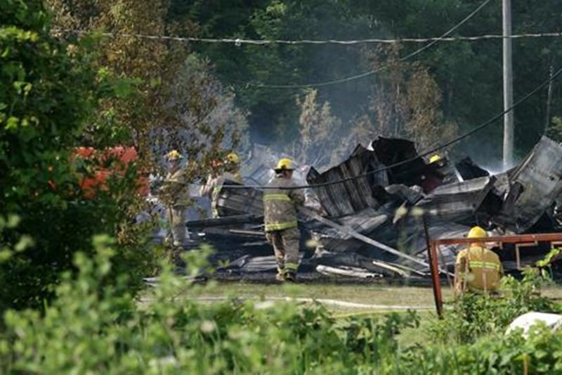 La grange qui agissait comme point central du Festival Country de Saint-Pie a été complètement détruite par un incendie mercredi matin. Selon l'organisateur du festival, le sinistre serait d'origine criminelle, mais personne n'a encore été arrêté. La bâtisse est une perte totale. L'organisation assure que le festival aura lieu les 5-6-7 août. C'est un chapiteau qui remplacera l'ancienne grange.