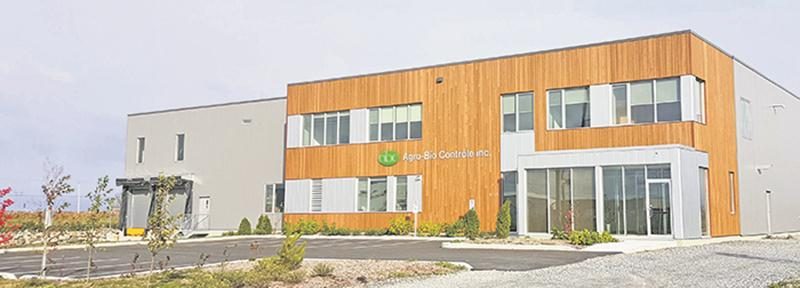 L’usine d’Agro-Bio Contrôle a répondu aux critères de la certification LEED en matière de normes environnementales pour une nouvelle construction. Photo courtoisie