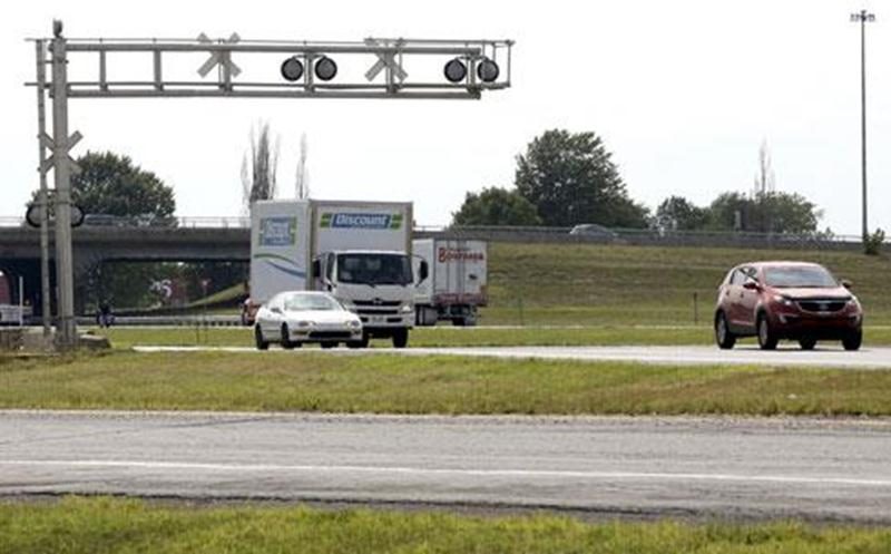 Le MTQ devrait défrayer 67 M$, au lieu de 80 ou 100 M$, pour éliminer le passage à niveau au croisement de l'autoroute 20, selon le député Pelletier.