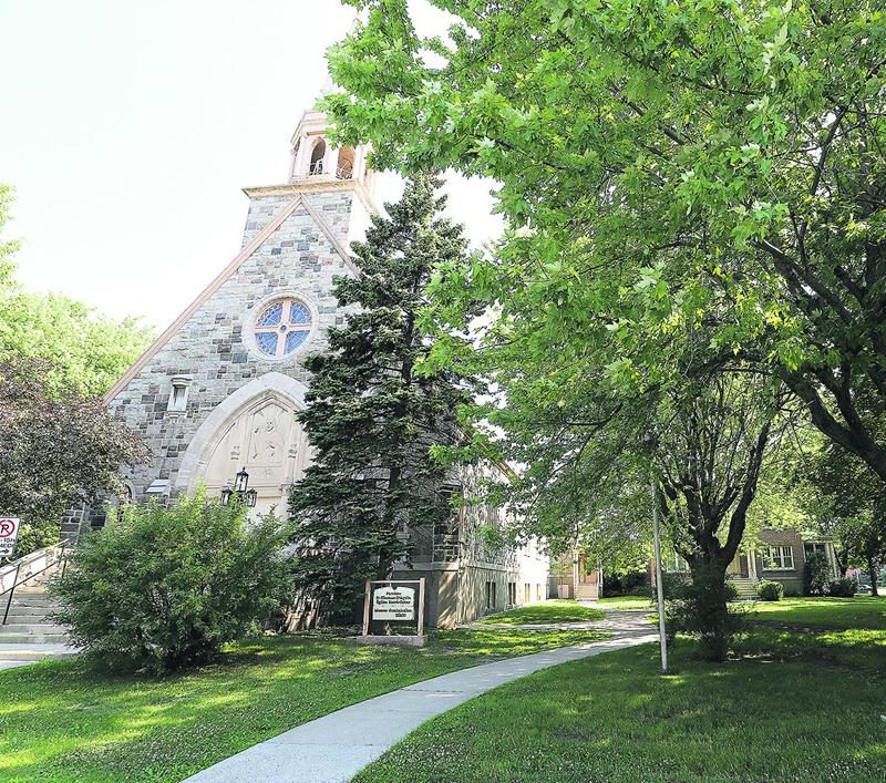 Le comité de démolition de la Ville de Saint-Hyacinthe devra se prononcer sur la demande qui lui parviendra bientôt de la Fabrique Saint-Thomas-d’Aquin au sujet de l’église Sacré-Coeur-de-Jésus et de son presbytère. Photo Robert Gosselin | Le Courrier ©
