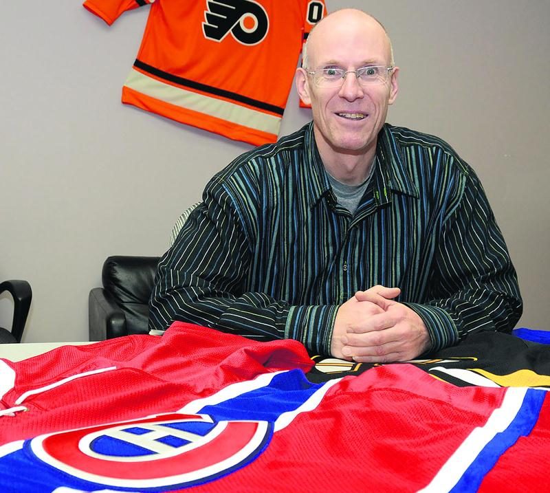Bruno Dufresne, chef des opérations à l’usine Sport Maska de Saint-Hyacinthe et de Saint-Jean-sur-Richelieu, toutes deux propriétés de Reebok CCM Hockey. Photo François Larivière | Le Courrier ©