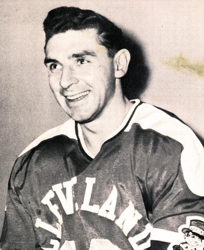 Jean-Paul Gladu, dans l’uniforme des Barons de Clevand, avec qui il a joué au début des années 50. Photo Collection Centre d’histoire de Saint-Hyacinthe
