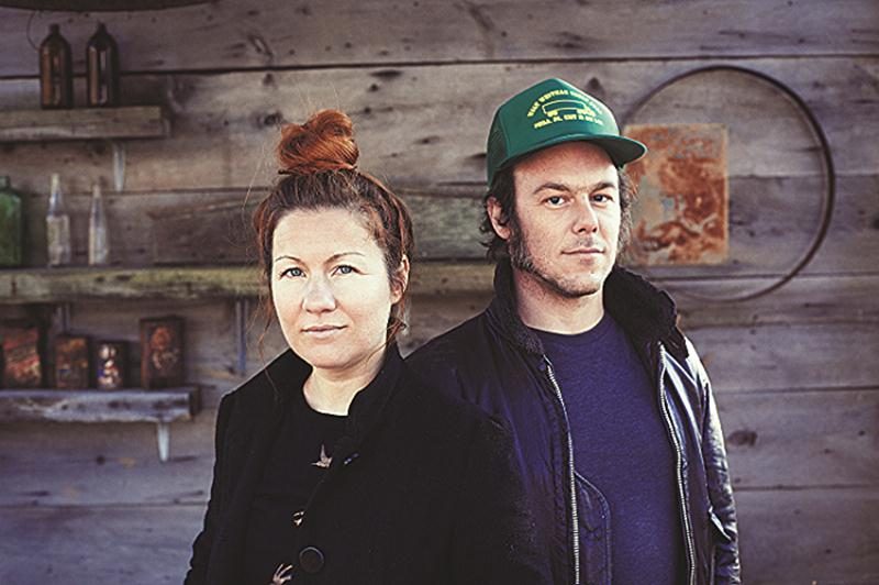 « On est vraiment nous-mêmes sur scène. On est juste un peu mieux habillés que dans la vie normale, mais c’est tout! », rassure Michel-Olivier Gasse, qui forme le duo Saratoga avec l’auteure-compositrice-interprète Chantal Archambault.   Photo Marc-Étienne Mongrain