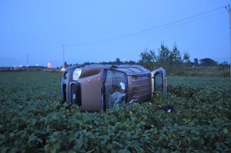 Un automobiliste et ses deux enfants en bas âge se sont tirés indemnes d'un spectaculaire accident survenu samedi, à Saint-Nazaire.