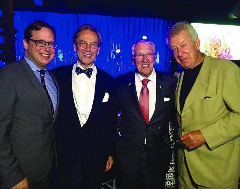 Benoit Chartier en compagnie des trois cofondateurs de Transcontinental, soit Claude Dubois, Rémi Marcoux et André Kingsley lors des célébrations entourant les 40 ans de l’entreprise, le 26 mai dernier.