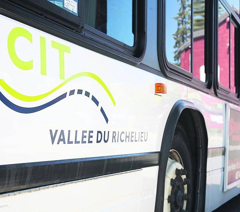 Le service d’autobus entre Longueuil et Saint-Hyacinthe sera épargné par la réforme administrative touchant le transport collectif. Photothèque | Le Courrier ©