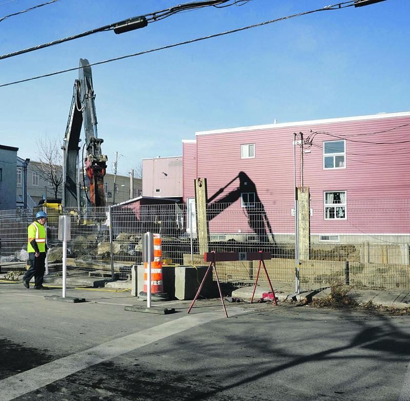 Les travaux de reconstruction du commerce Laroche Service ont débuté. Photo François Larivière | Le Courrier ©