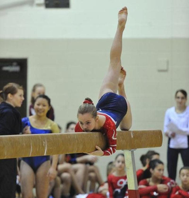 En gymnastique artistique féminine, trois athlètes du Club Gymnaska-Voltigeurs ont décroché une médaille lors de la première sélection de la saison. Treize autres ont par ailleurs décroché un ruban (quatrième à huitième position). En catégorie « Novice Provincial 2 », Laurianne Plante (photo) a excellé avec le bronze à l'épreuve des barres et une huitième place à celle de la poutre. Sa neuvième place en saut et sa 12<sup>e</sup> au sol lui ont conféré le quatrième rang cumulatif. Sa coéquipière