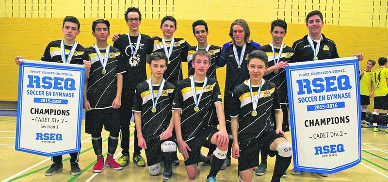 On a eu droit à une finale toute Fadette dans la classe cadet masculin D2 du championnat régional scolaire de soccer intérieur. Photo Courtoisie RSEQ Montérégie