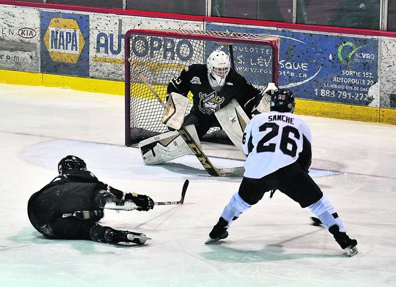 Zachary Bouthillier a gardé le filet des Gaulois lors des deux parties du week-end. Photo François Larivière | Le Courrier ©