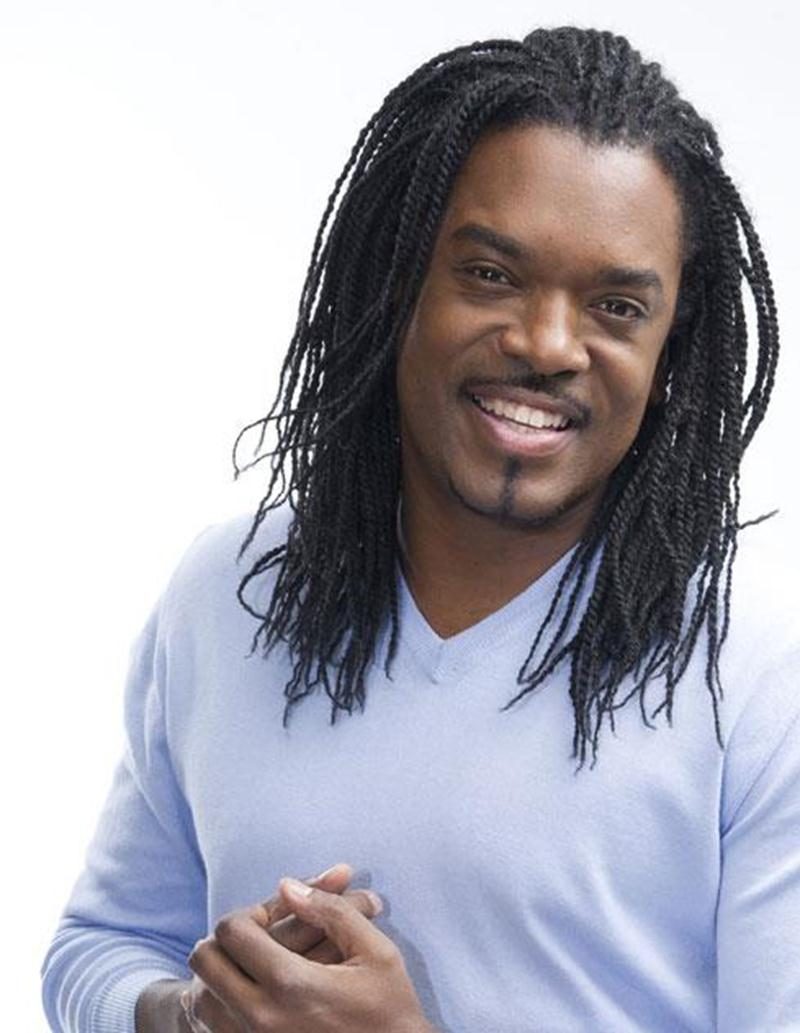 Après avoir <em>fait son coming out</em> dans toute la francophonie, Anthony Kavanagh <em>joue à domicile</em> avec un spectacle conçu pour le Québec.