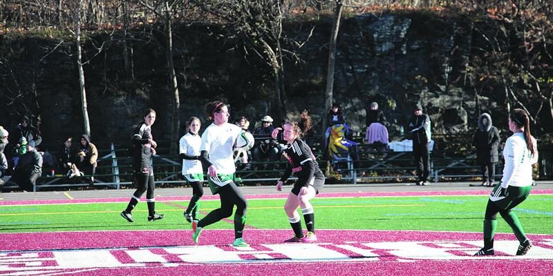 Les Lauréats ont participé au championnat provincial collégial de soccer féminin pour la première fois de leur histoire. Photo Courtoisie RSEQ