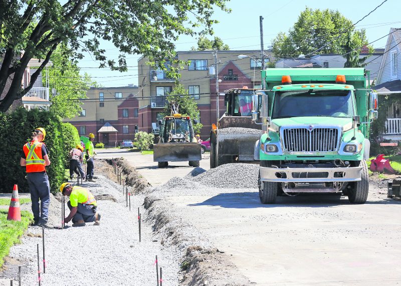 Le conseiller Barré dénonce le virage que la Ville entend prendre dans la gestion du réseau de trottoirs. Photothèque | Le Courrier ©