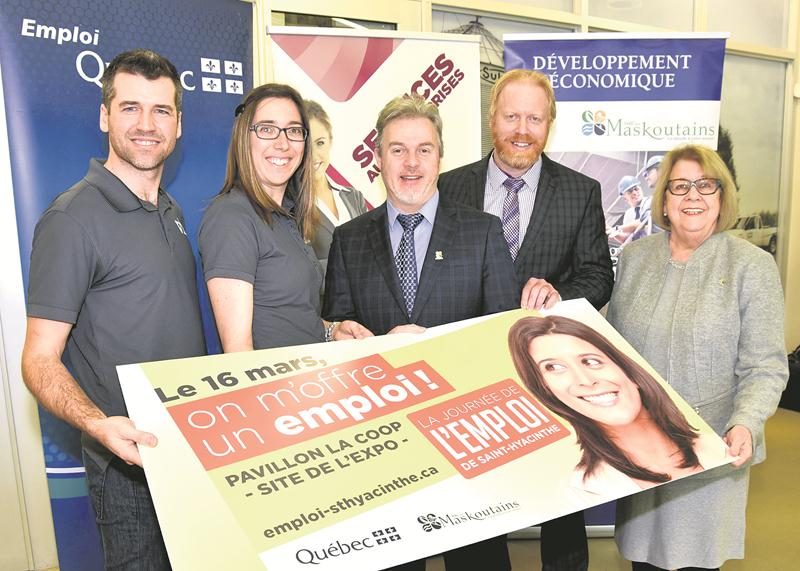 Dany Nault, Valérie Lampron, Charles Filion, François Vincent et Francine Morin, préfet à la MRC des Maskoutains. Photo François Larivière | Le Courrier ©