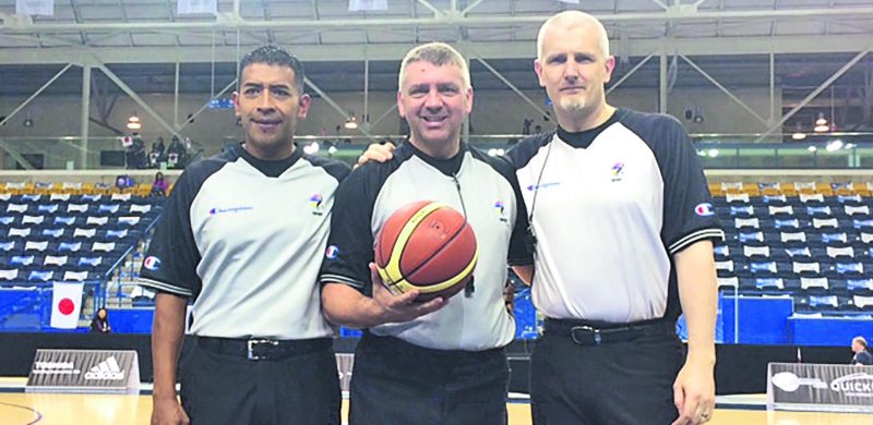 Guylain Lapointe (au centre) lors de sa participation au Championnat du monde féminin de basketball en fauteuil roulant. Photo Courtoisie