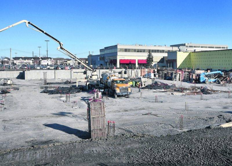 Le vaste chantier de construction du futur centre de congrès municipal sur le site des Galeries St-Hyacinthe. Photo François Larivière | Le Courrier ©