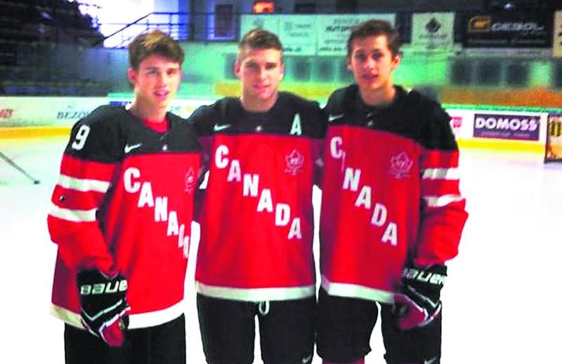 Anthony Beauvillier (à gauche) en compagnie d’autres anciens Gaulois, Jérémy Roy et Guillaume Brisebois. Photo Twitter