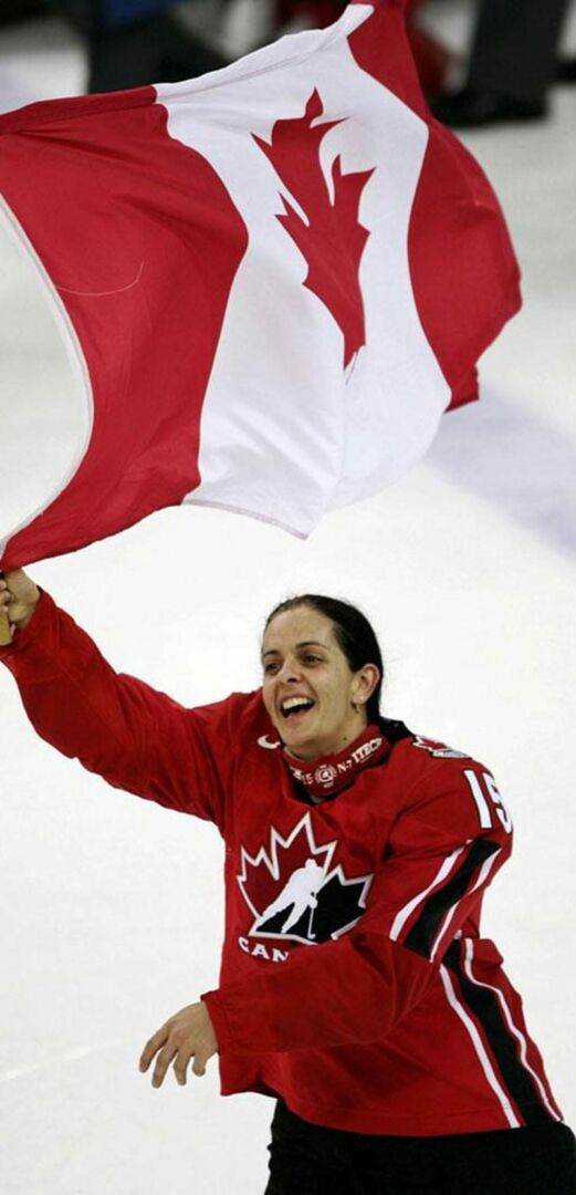 En mai 2013, Danielle Goyette sera intronisée au Temple de la renommée de la Fédération internationale de hockey sur glace.
