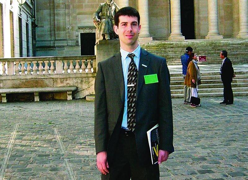 Stéphane Messier s’est rendu à Paris à titre de finaliste du Concours international des mémoires de l’économie et de la finance. Photo courtoisie