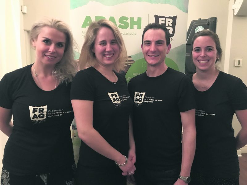 Sur la photo, dans l’ordre habituel : Caroline Fontaine (trésorière), Julie Bissonnette (présidente), Kévin Richard (premier vice-président) et Marie-Ève Rivard (deuxième vice-présidente).
