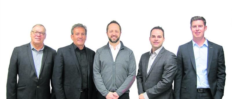 Sur la photo, de gauche à droite, Michel Gauvin, président conseil d’administration La Coop Comax; Patrice Gagnon, directeur général La Coop Comax; Robert Rose, directeur principal quincailleries; Martin Lecomte, vice-président ventes au détail; et Marc Gauthier, directeur principal ressources-humaines LCF/BMR.
