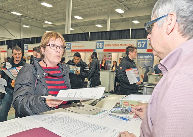 Isabelle Champoux, conseillères en ressources humaines à l’usine Saputo de Saint-Hyacinthe avait une dizaine d’emplois à offrir.  Photo François Larivière | Le Courrier ©