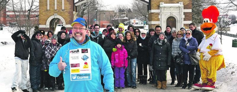 Le Maskoutain Jean-Guy Roy, qui a perdu 278 livres, a relevé haut la main son défi de parcourir à la marche la distance entre Saint-Hyacinthe et l’Oratoire Saint-Joseph, à Montréal. Photo François Larivière | Le Courrier ©